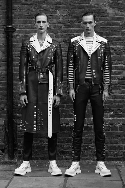 Look 16